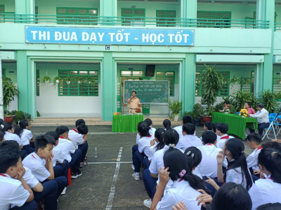 LIÊN ĐỘI THCS PHÚ CƯỜNG TỔ CHỨC LỄ PHÁT ĐỘNG “ĐỌC VÀ LÀM THEO BÁO ĐỘI” GẮN VỚI SINH HOẠT CHỦ ĐIỂM “MỖI TUẦN MỘT CÂU CHUYỆN ĐẸP, MỘT CUỐN SÁCH HAY, MỘT TẤM GƯƠNG SÁNG” NĂM HỌC 2024-2025