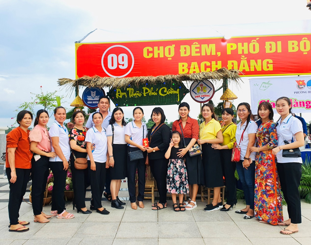 TRƯỜNG THCS PHÚ CƯỜNG THAM GIA “PHỐ ẨM THỰC” CHỢ ĐÊM TẠI PHỐ ĐI BỘ BẠCH ĐẰNG