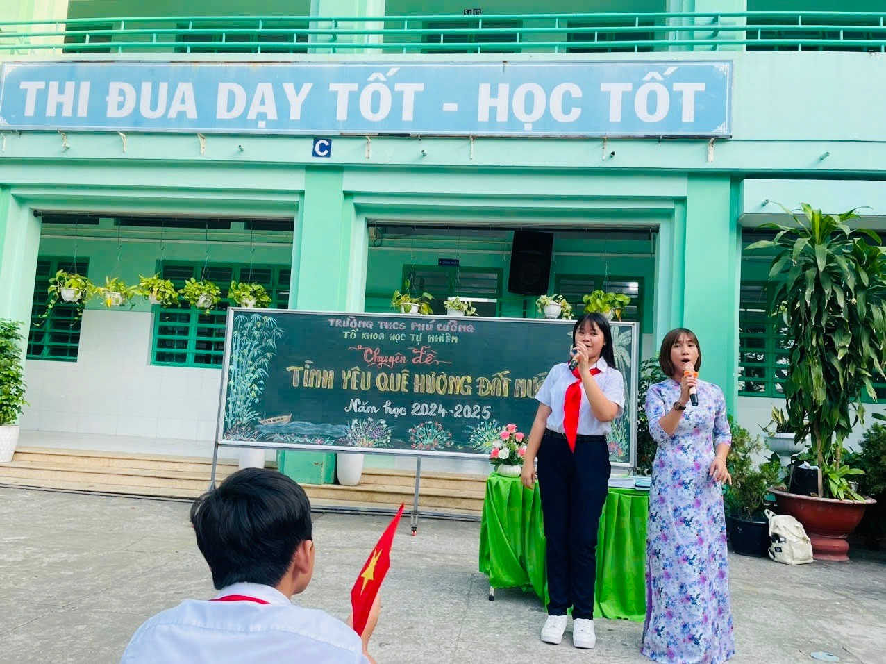 SINH HOẠT CHUYÊN ĐỀ “Giáo dục tình yêu quê hương đất nước”