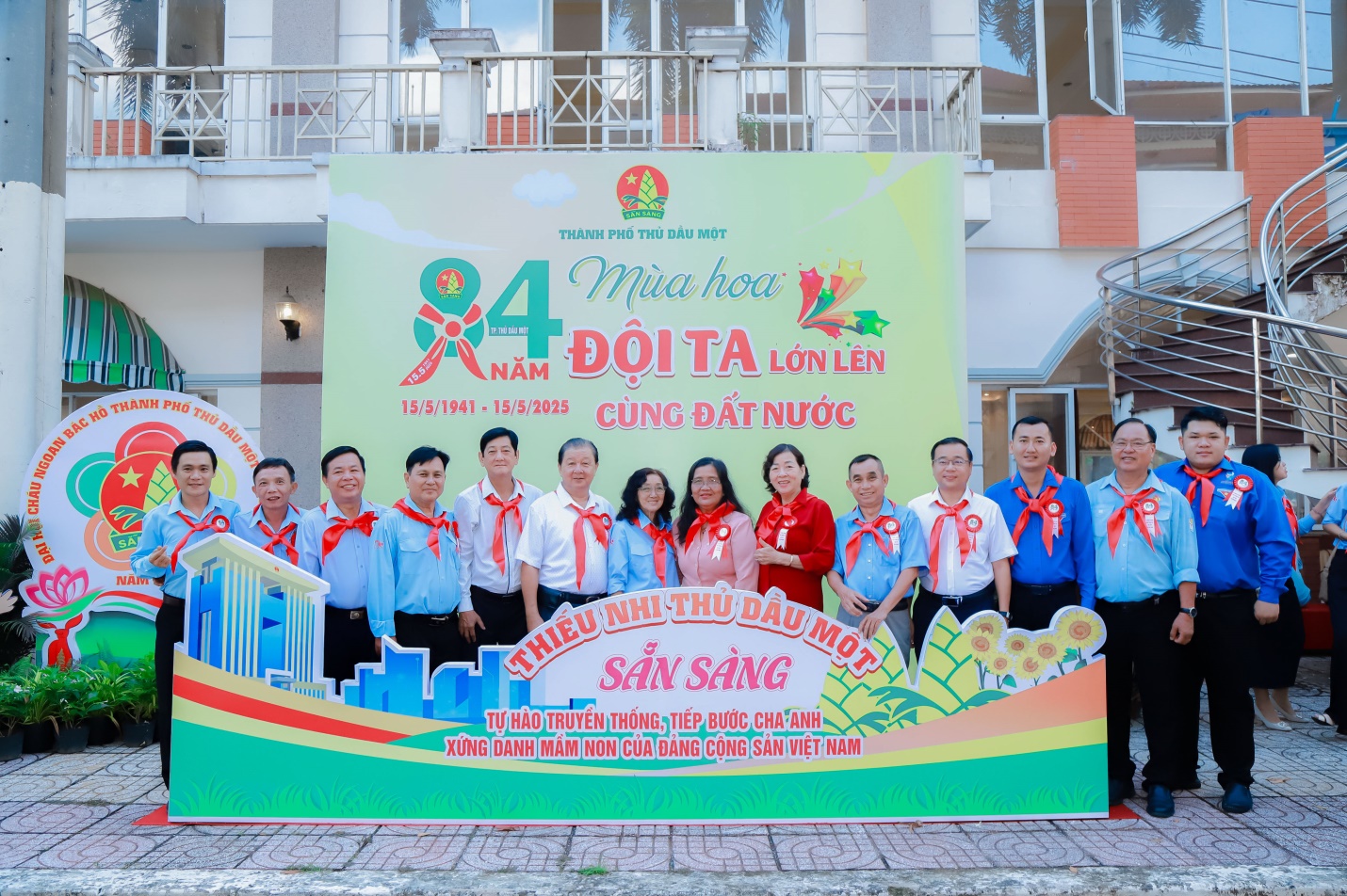 LIÊN ĐỘI THCS PHÚ CƯỜNG THAM GIA KỶ NIỆM 84 NĂM THÀNH LẬP ĐỘI TNTP HỒ CHÍ MINH VÀ 135 NĂM NGÀY SINH CHỦ TỊCH HỒ CHÍ MINH